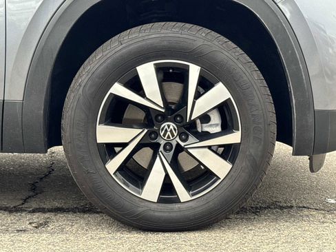 Certified 2022 Volkswagen Atlas Cross Sport SE image 30