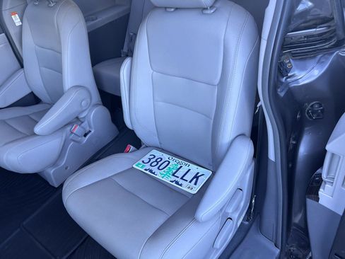 Used 2019 Toyota Sienna XLE w/ XLE Navigation Package AWD/4WD image 8