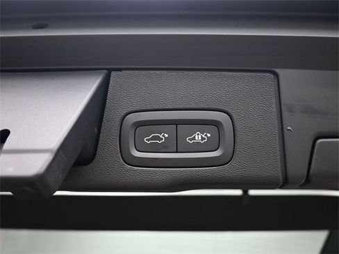 Used 2023 Volvo XC60 B5 Ultimate w/ Climate Package image 33