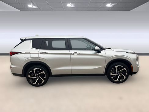 Used 2024 Mitsubishi Outlander SE image 7