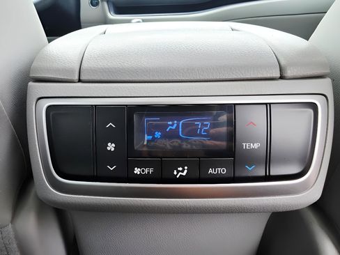 Used 2015 Toyota Highlander Limited AWD/4WD image 22