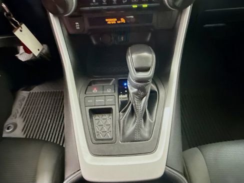Certified 2021 Toyota RAV4 LE FWD image 17
