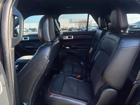 Used 2023 Ford Explorer ST-Line image 18