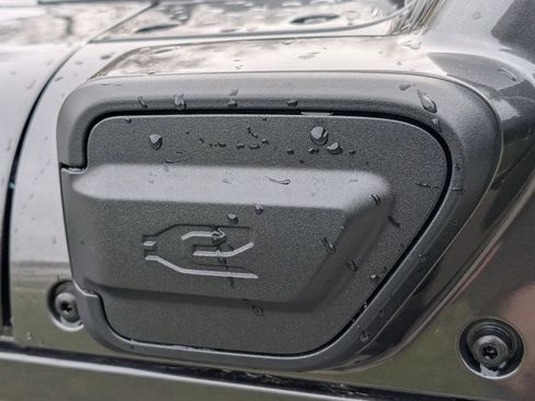 Used 2025 Jeep Wrangler Unlimited Sahara image 25