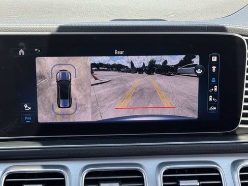 Used 2024 Mercedes-Benz GLS 450 4MATIC image 11