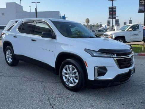Used 2022 Chevrolet Traverse LS image 2