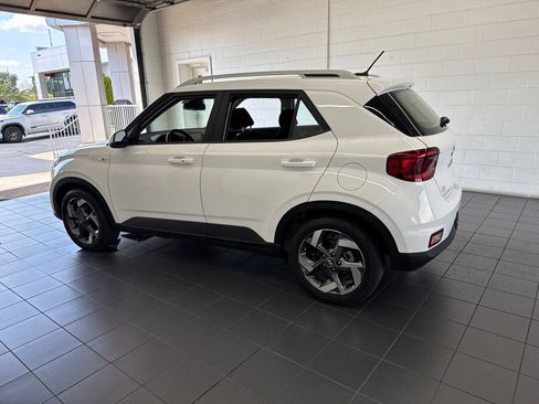 Used 2025 Hyundai Venue SEL FWD image 5