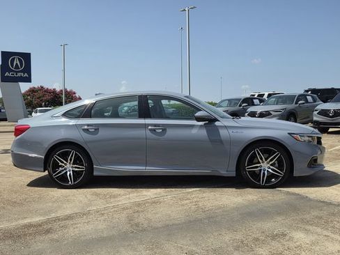 Used 2022 Honda Accord Touring image 3