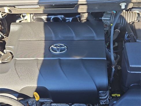 Used 2011 Toyota Sienna XLE image 38