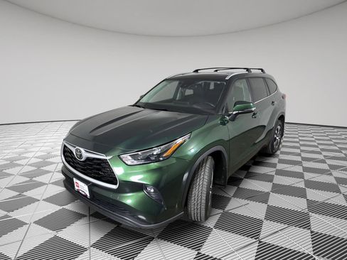Used 2023 Toyota Highlander XLE image 15