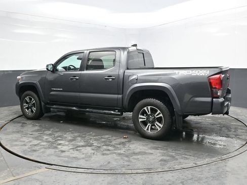 Used 2019 Toyota Tacoma TRD Sport AWD/4WD image 4
