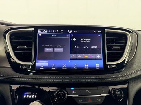 Used 2025 Chrysler Pacifica Select FWD image 18