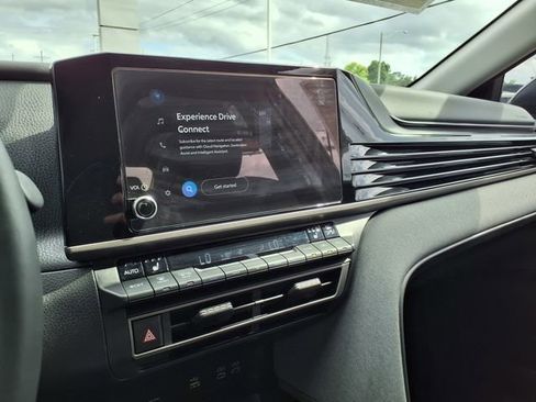 Used 2025 Toyota Camry LE w/ Convenience Package FWD image 28