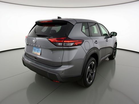 Used 2025 Nissan Rogue SV image 7