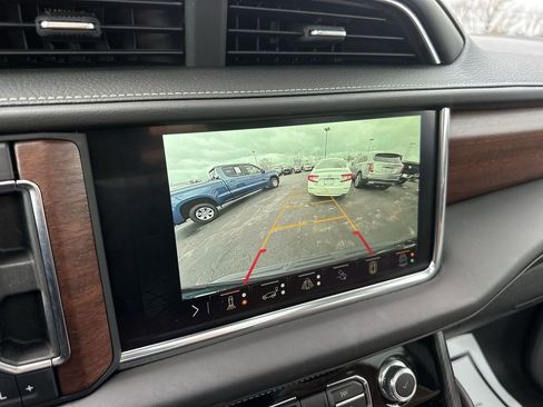 Used 2023 GMC Yukon Denali Ultimate image 17