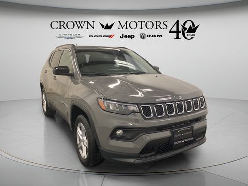 Used 2023 Jeep Compass Latitude w/ Sun and Sound Group AWD/4WD image 9