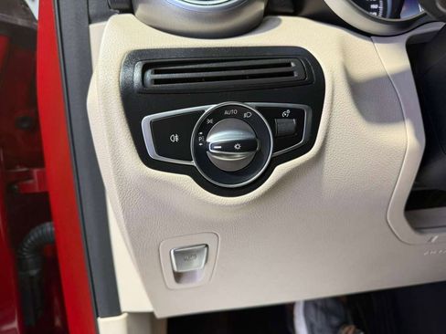 Used 2018 Mercedes-Benz GLC 300 4MATIC w/ Multimedia Package image 21