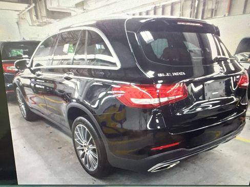 Used 2018 Mercedes-Benz GLC 300 4MATIC image 2
