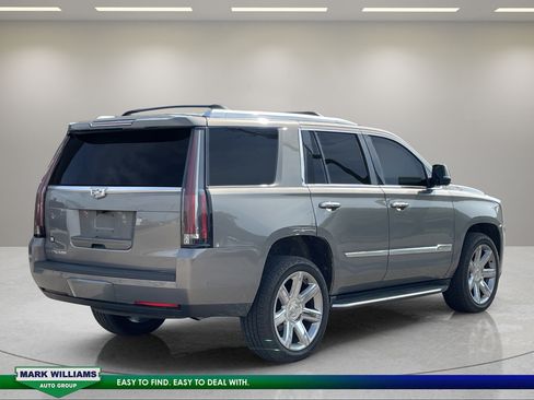 Used 2017 Cadillac Escalade Luxury AWD/4WD image 5