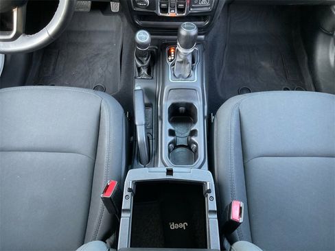 Certified 2022 Jeep Gladiator Willys image 11