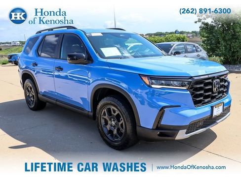 Certified 2025 Honda Pilot TrailSport image 7