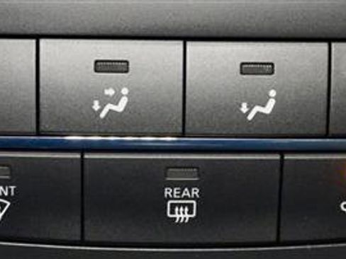 Used 2016 Nissan Sentra SV w/ Style Package image 19