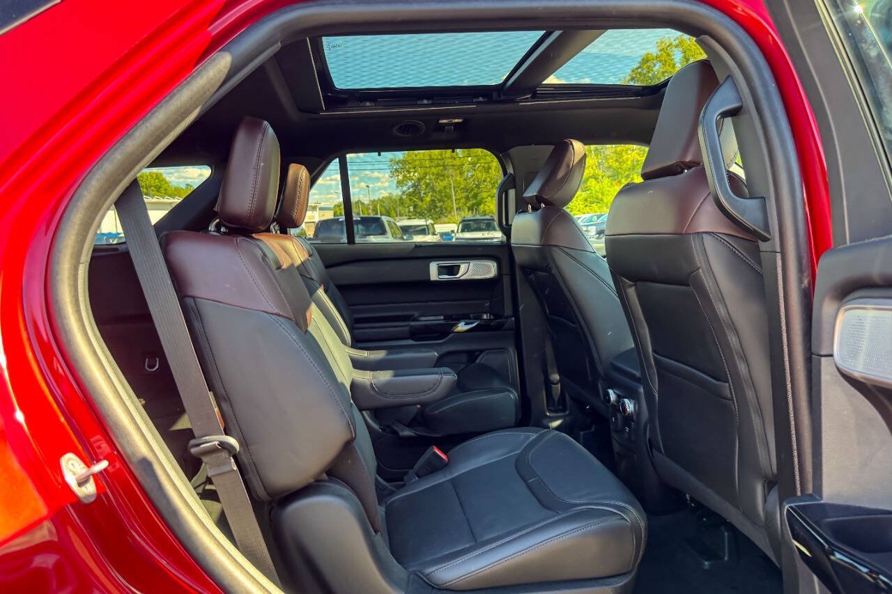 Used 2023 Ford Explorer Platinum w/ Technology Package AWD/4WD image 12