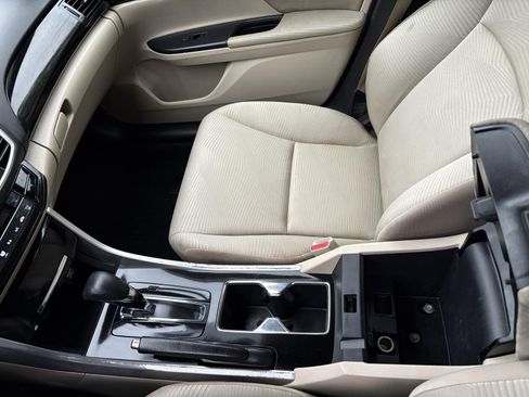 Used 2017 Honda Accord LX image 31