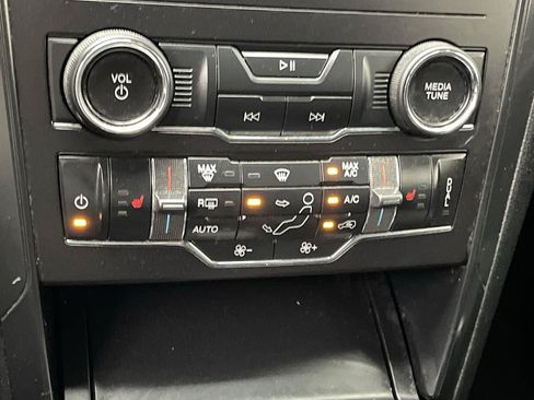 Used 2018 Ford Explorer XLT w/ Equipment Group 202A AWD/4WD image 29