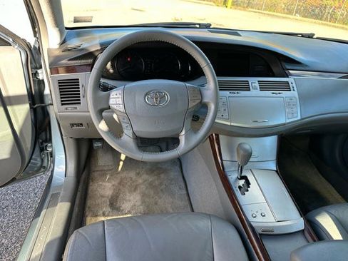 Used 2010 Toyota Avalon XLS image 26