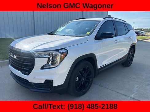 Used 2022 GMC Terrain SLE w/ Driver Convenience Package FWD image 1