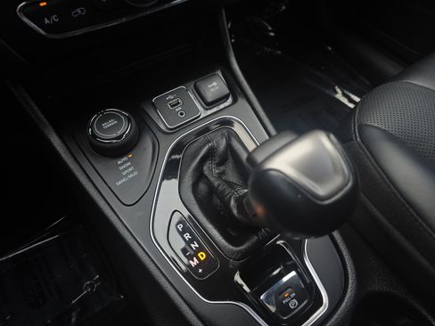 Certified 2023 Jeep Cherokee Altitude Lux image 19