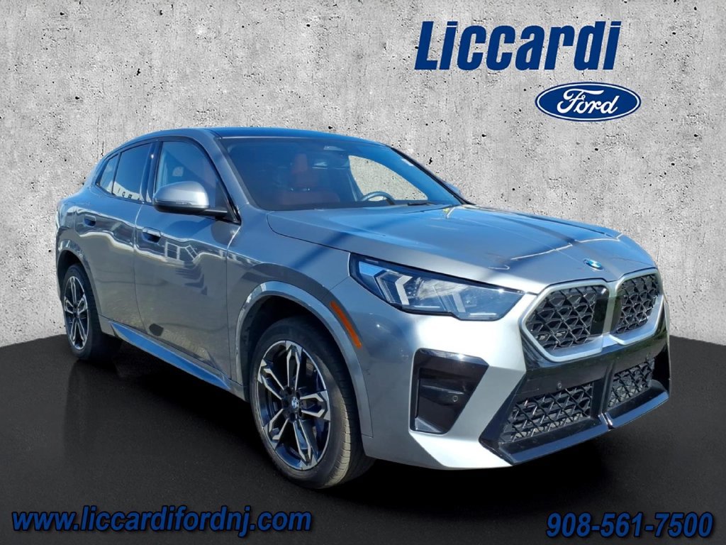 Used 2025 BMW X2 xDrive28i AWD/4WD image 1