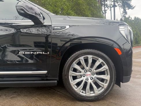 Used 2021 GMC Yukon Denali w/ Denali Ultimate Package image 3