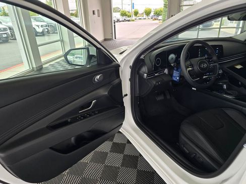 New 2026 Hyundai Elantra Limited FWD image 30