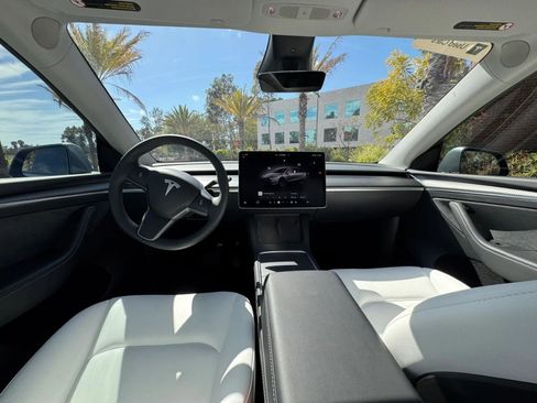 Used 2024 Tesla Model Y Long Range AWD/4WD image 24
