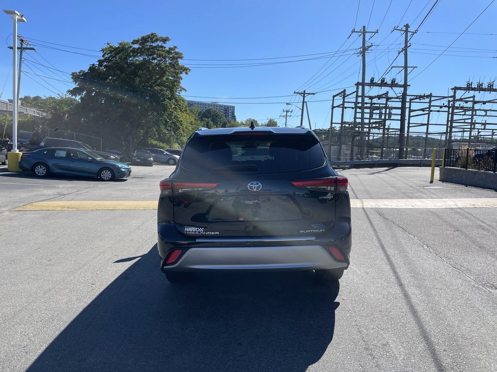 Used 2021 Toyota Highlander Platinum AWD/4WD image 4