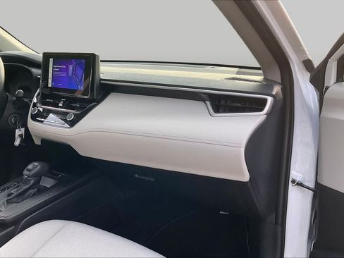 Used 2026 Toyota Corolla Cross L FWD image 18