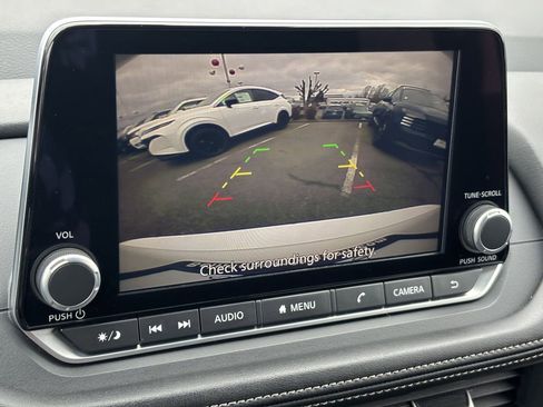 Used 2025 Nissan Rogue SV image 29