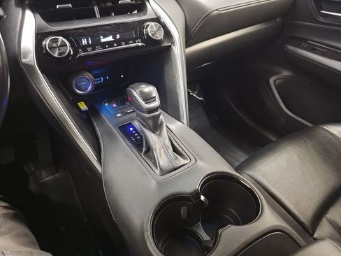 Certified 2021 Toyota Venza LE image 22