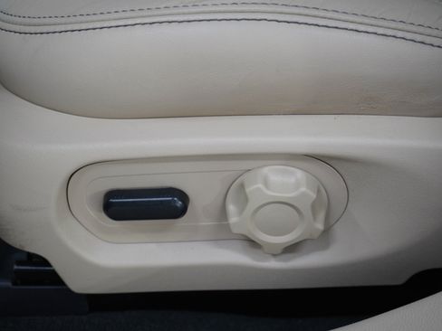 Used 2014 Ford Taurus SEL w/ Equipment Group 201A FWD image 21