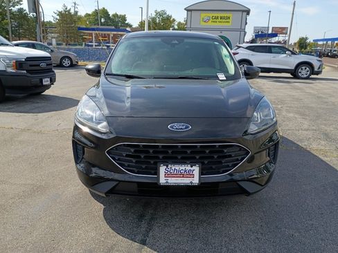 Used 2022 Ford Escape SE w/ SE Sport Appearance Package FWD image 4