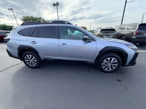 Used 2025 Subaru Outback AWD/4WD image 3