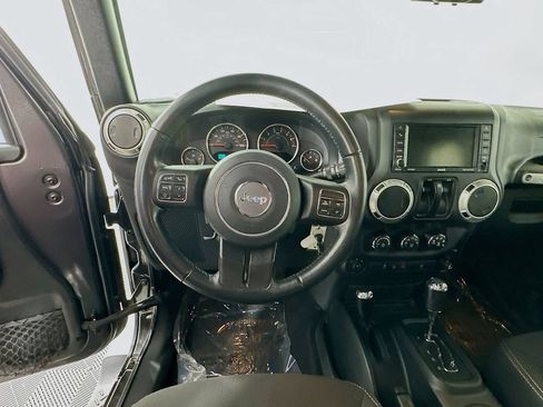Used 2018 Jeep Wrangler Sahara w/ Connectivity Group AWD/4WD image 15