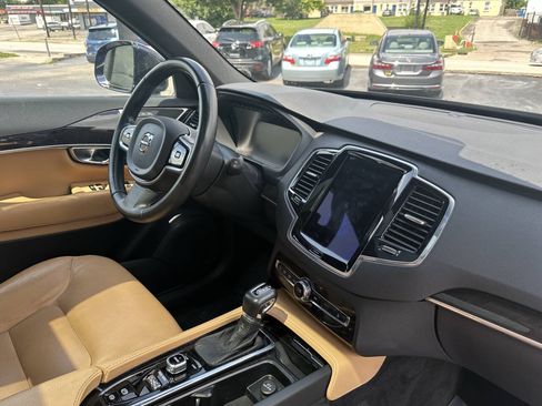 Used 2017 Volvo XC90 T6 Momentum w/ Vision Package AWD/4WD image 11