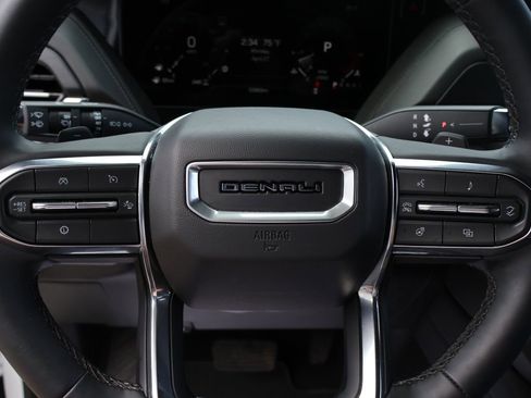 Used 2025 GMC Yukon XL Denali AWD/4WD image 30