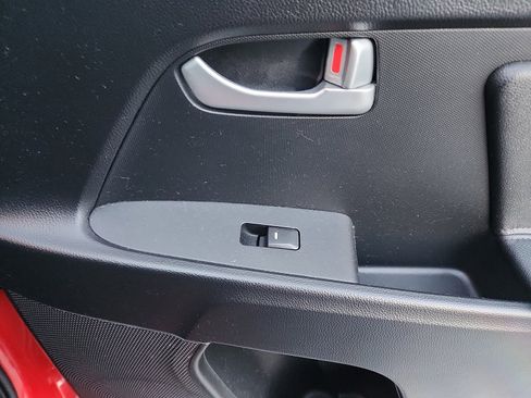 Used 2014 Kia Sportage LX image 30