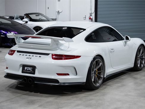 Used 2015 Porsche 911 GT3 RWD image 6