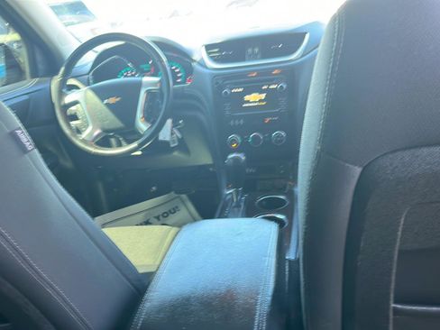 Used 2017 Chevrolet Traverse LT w/ Style and Technology Package FWD image 25