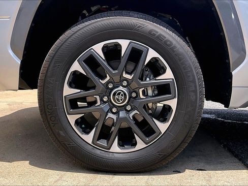 Used 2024 Toyota Tundra Limited AWD/4WD image 11